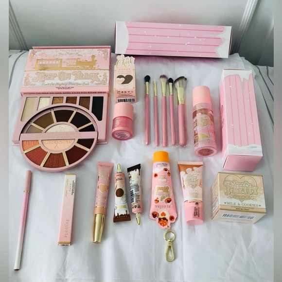 PLOUISE LUXURY 16 PIECE PINK BUNDLE 🌸🌸🌸🌸 - Picture 1 of 13